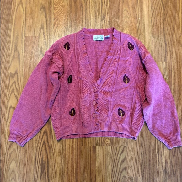 Hunter’s Glen Sweaters - Vintage Hunter’s Glen Pink Cardigan with Leaf Detail – Size M